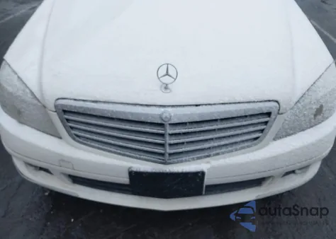 2010 Mercedes-Benz C 300 4Matic z USA, uszkodzony, nr VIN WDDGF8BB3AR092847